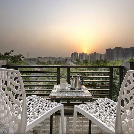 Hotel Premier Noida 135 Eksteriør billede