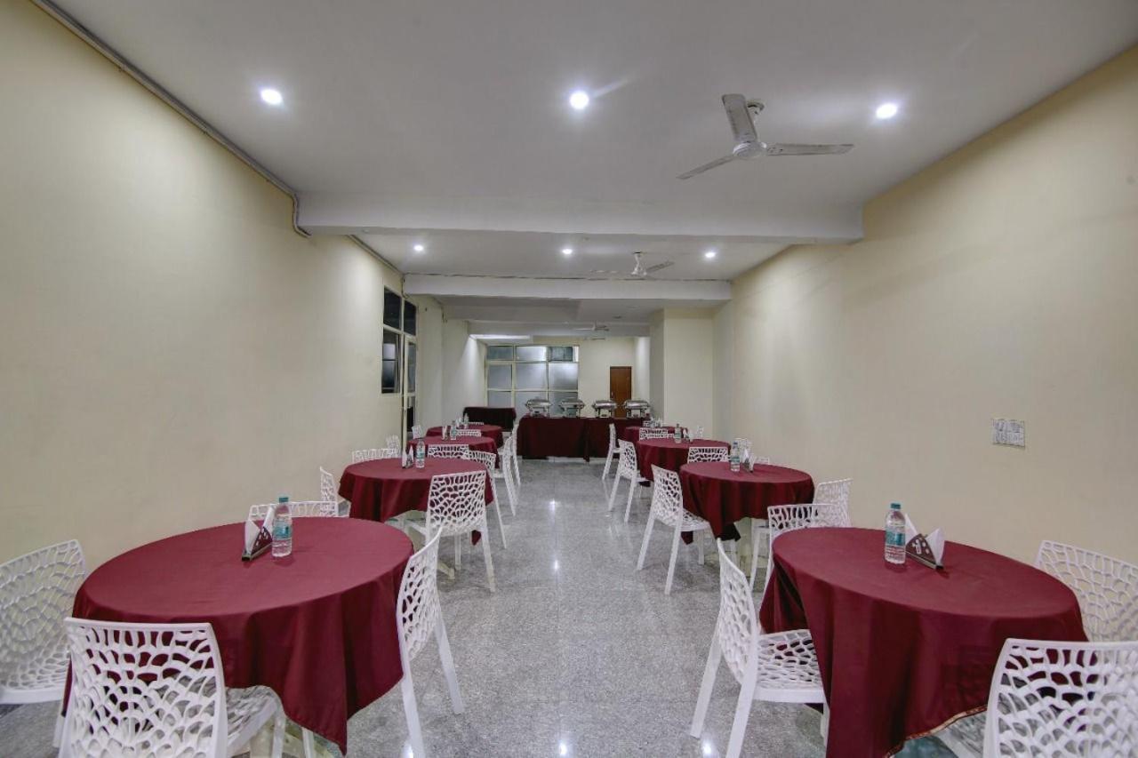 Hotel Premier Noida 135 Eksteriør billede