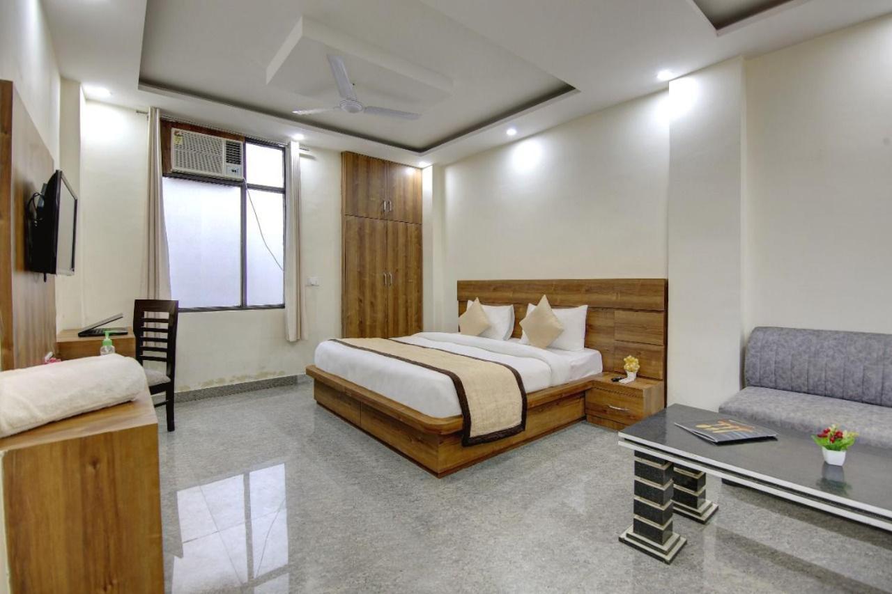 Hotel Premier Noida 135 Eksteriør billede