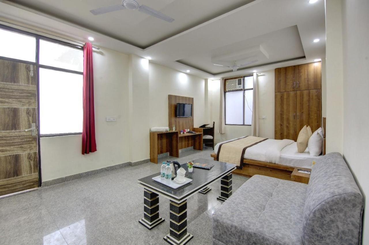 Hotel Premier Noida 135 Eksteriør billede